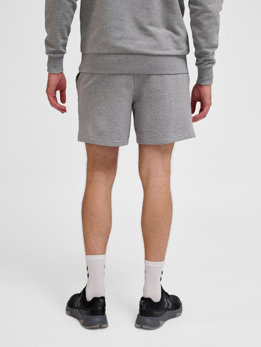hmlPULSE SWEAT SHORTS, GREY MELANGE, model