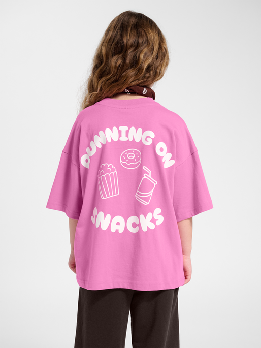 hmlJR SILLY S/S BOXY T-SHIRT SOLID, FUCHSIA PINK, model