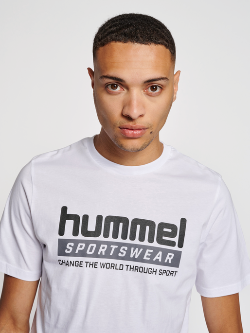 hmlLGC CARSON T-SHIRT, WHITE, model