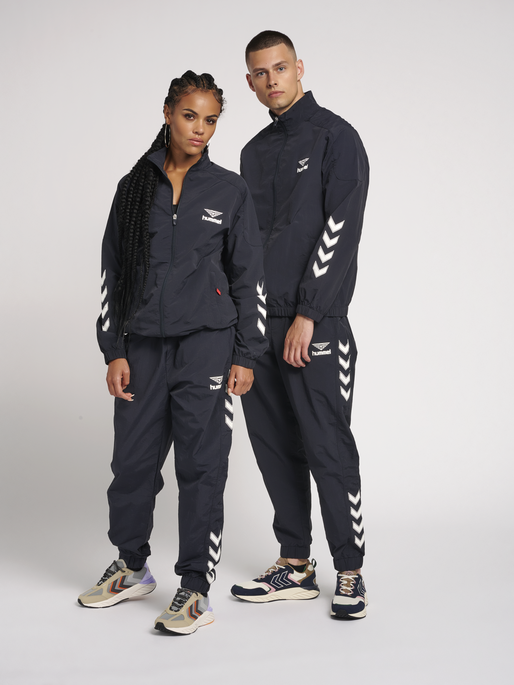 hmlNIKKI PANTS, DARK NAVY, model