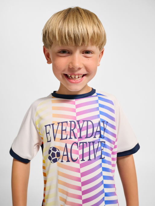 hmlSHIMMER T-SHIRT S/S, DRESS BLUES/WHITE, model