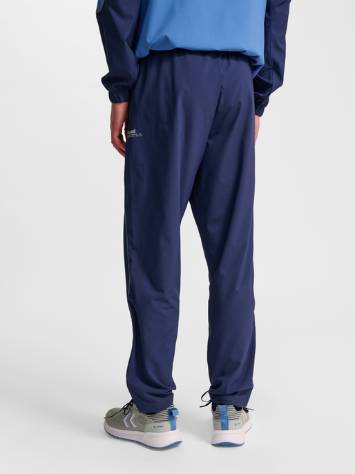 hmlPULSE WOVEN PANTS, DRESS BLUES, model