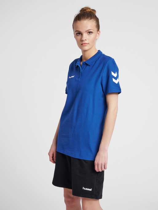 HMLGO COTTON POLO WOMAN, TRUE BLUE, model