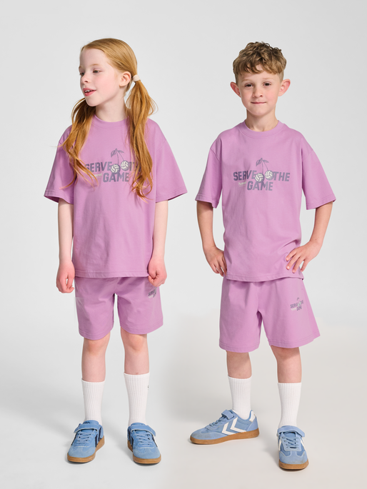 hmlJR LOOSE SET HS GRAPHIC, SMOKY GRAPE, model