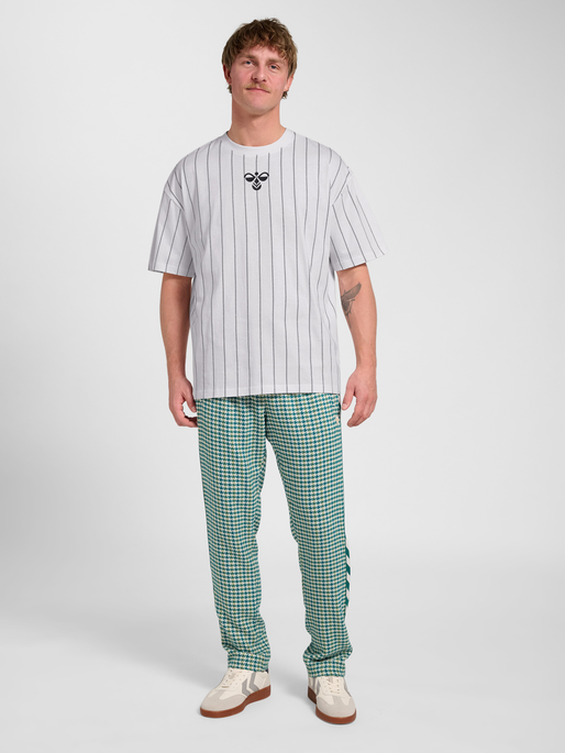 Chevron Pinstripe T-Shirt, WHITE/BLACK, model