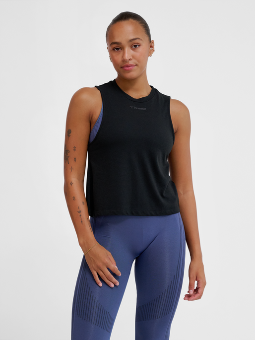 hmlMT VANJA SHORT MUSCLE TANKTOP, BLACK, model
