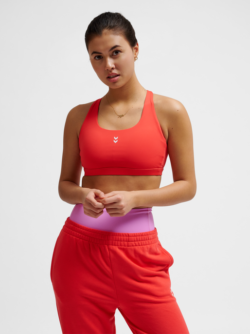 hmlFAST IMPACT STRAP BRA, HIBISCUS, model