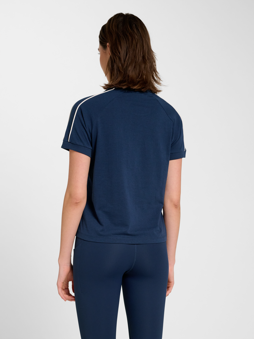 hmlPULSE PIPING W T-SHIRT S/S, DRESS BLUES, model