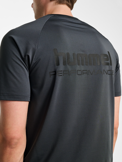 hmlPULSE MESH T-SHIRT S/S, EBONY/BLACK, model