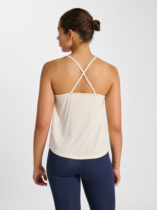 hmlYOGA SOFT W STRAP TOP, TOFU, model