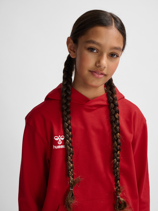 hmlGO 2.0 HOODIE KIDS, TRUE RED, model