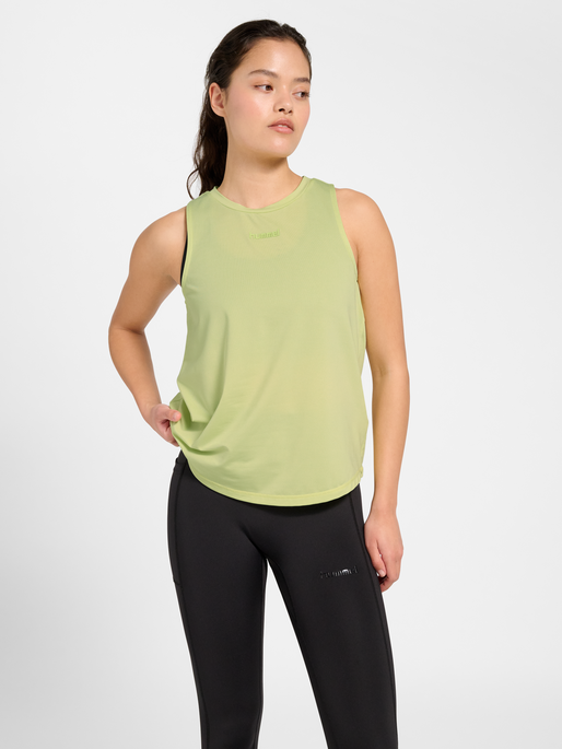 hmlVANJA TECH TOP, SHADOW LIME, model