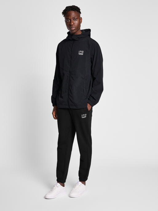hmlLP10 BOXY WOV ZIP JACKET, BLACK, model