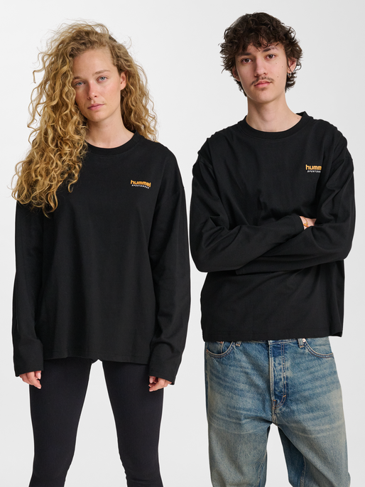hmlLOOSE T-SHIRT L/S SW, BLACK, model