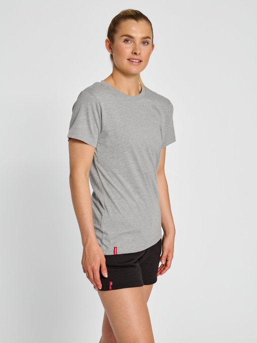 hmlRED HEAVY T-SHIRT S/S WOMAN, GREY MELANGE, model
