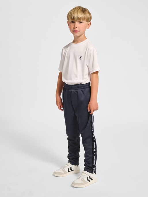 hmlJR GOAL TAPE PANTS, EBONY, model