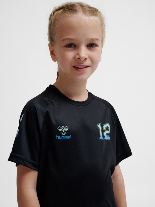 hmlSHIMMER SET, BLACK, model