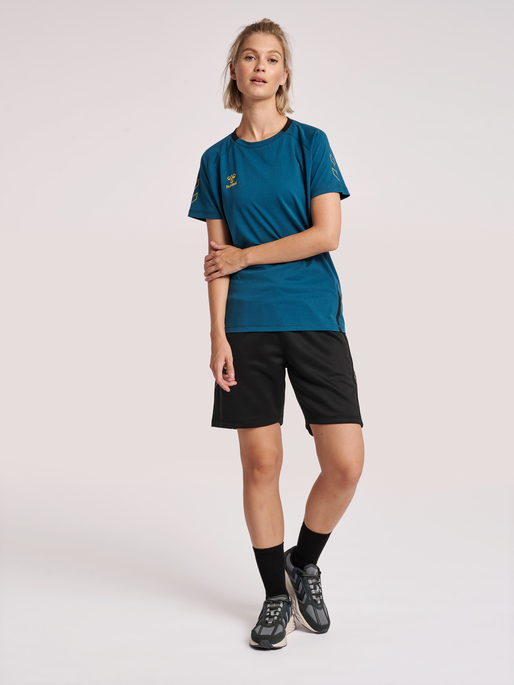 hmlCIMA XK T-SHIRT S/S WOMAN, BLUE CORAL, model