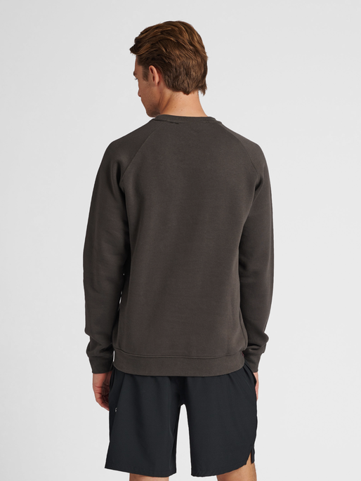 hmlRED HEAVY SWEATSHIRT, RAVEN, model