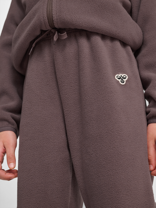 hmlJR FLEECE PANTS BEE, PEPPERCORN, model