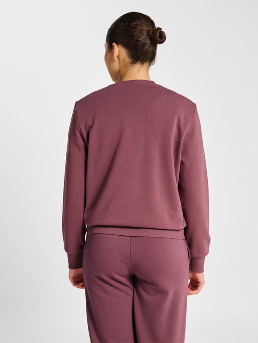 hmlPULSE W SWEAT CREWNECK, NOCTURNE, model