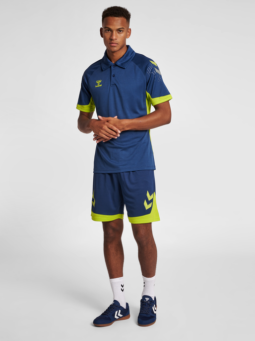 hmlLEAD POLY SHORTS, DARK DENIM, model