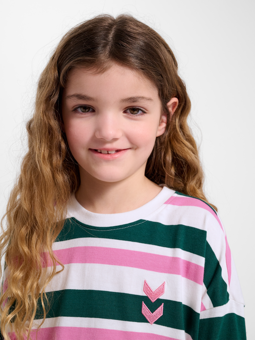 hmlJR SILLY T-SHIRT L/S, FOREST BIOME, model