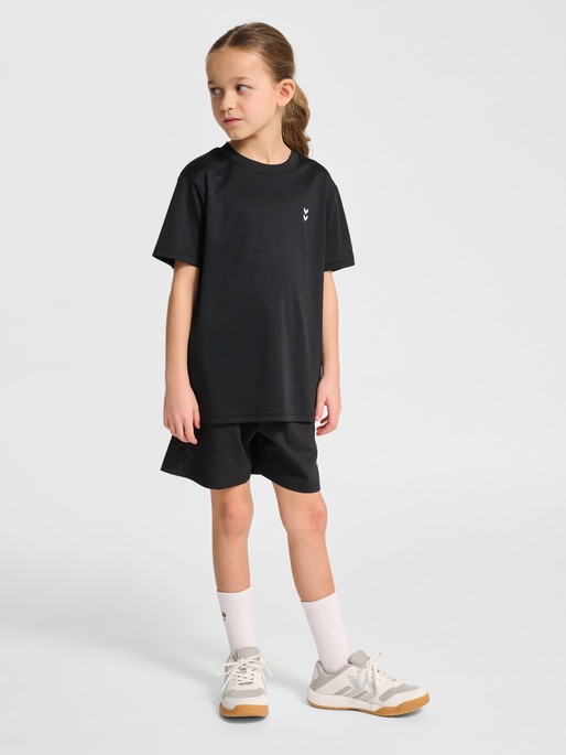hmlJR PULSE TRAINING T-SHIRT, BLACK, model