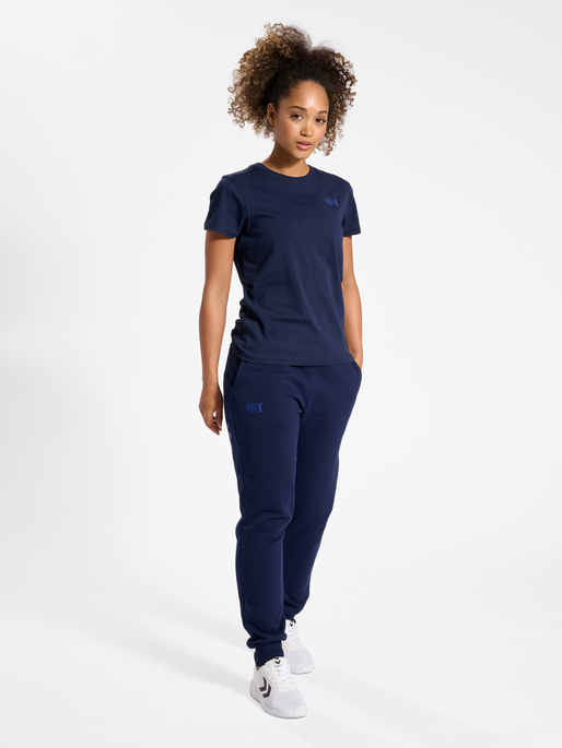 hmlCOURT COTTON SWEATPANTS WOMAN, MARINE, model