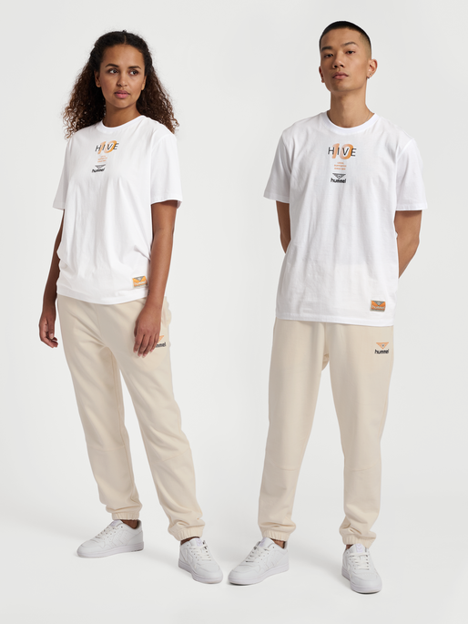 hmlHIVE AIDEN T-SHIRT, WHITE, model