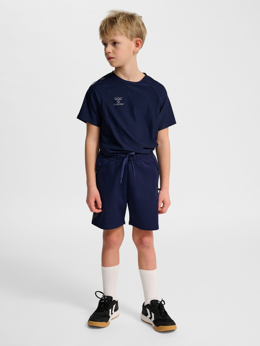 hmlCIMA 2.0 SHORTS KIDS, MARINE, model