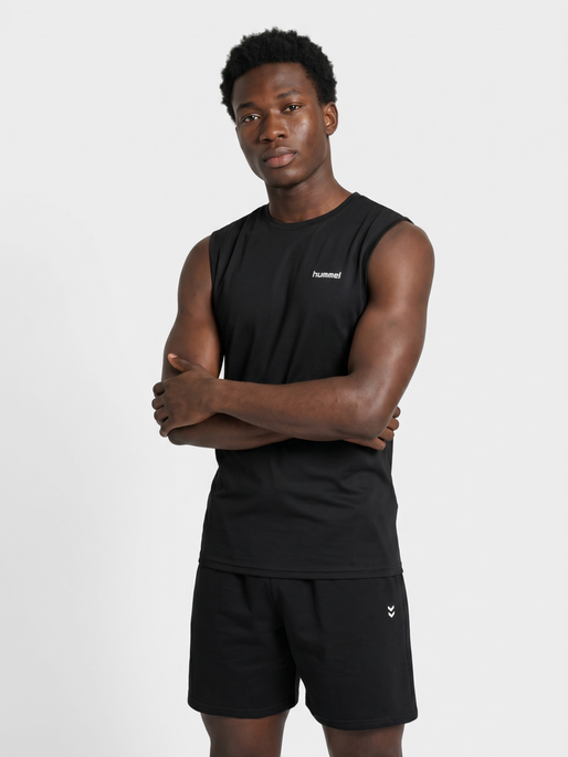 hmlHIIT MUSCLE TANK TOP, BLACK, model