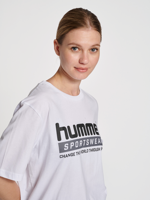 hmlLGC CARSON T-SHIRT, WHITE, model