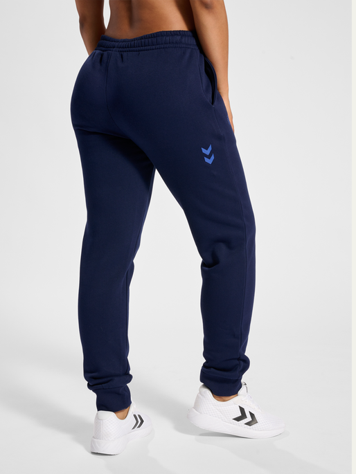 hmlCOURT COTTON SWEATPANTS WOMAN, MARINE, model