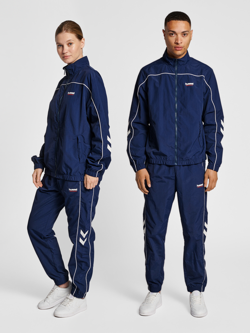 hmlLGC CELAB WOV ZIP JACKET, DRESS BLUES, model