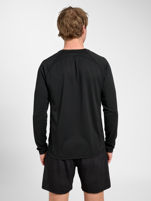 hmlMOMENTUM T-SHIRT L/S, BLACK, model