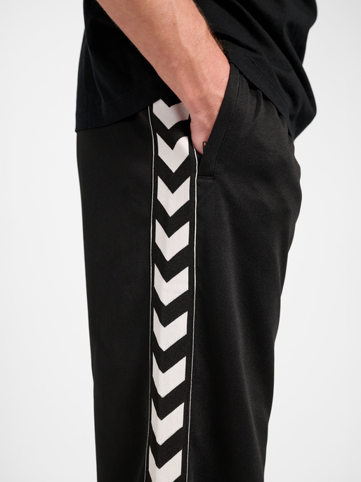 hmlCLUB CHEVRON TRACK PANTS, BLACK, model