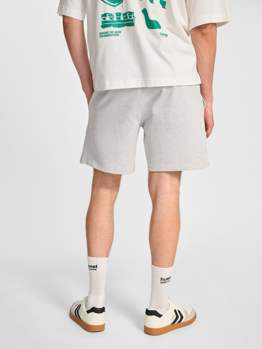 hmlLOOSE SWEAT SHORTS HS, LIGHT GREY MELANGE, model