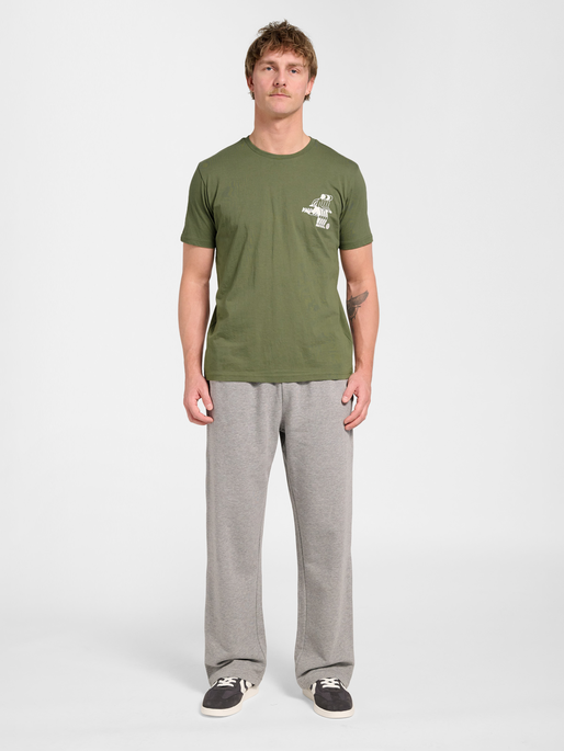 hmlPULSE GRAPHIC T-SHIRT S/S, WHITE/GREEN, model
