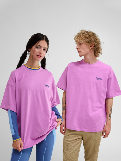 hmlLOOSE T-SHIRT S/S HEADBALL, VIOLET, model