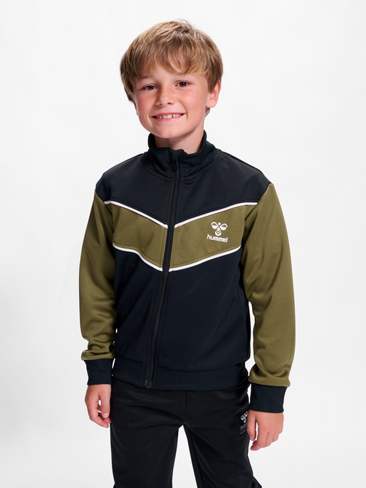 hmlWIN TRACKSUIT, 6745, model