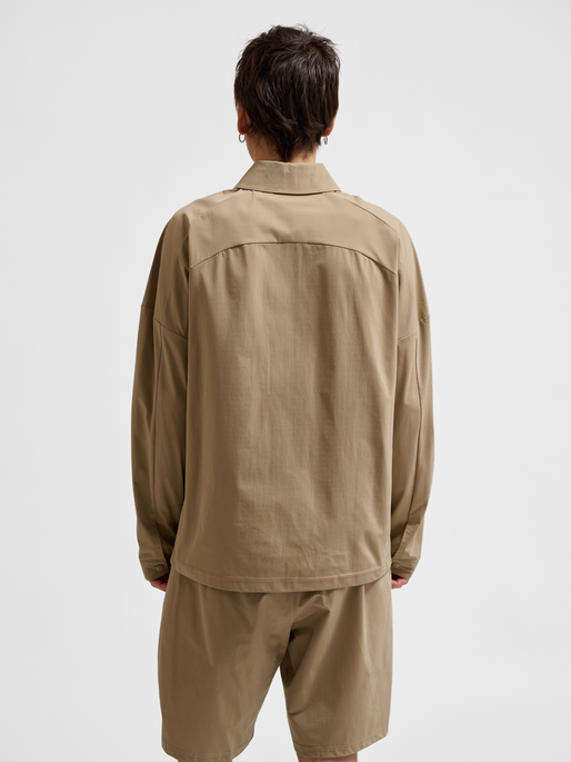 hmlSORONA LOOSE OVERSHIRT, CORNSTALK, model