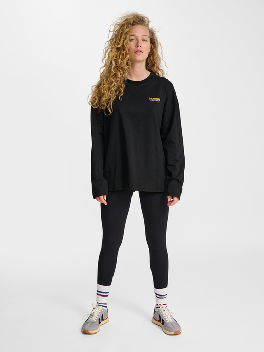 hmlLOOSE T-SHIRT L/S SW, BLACK, model