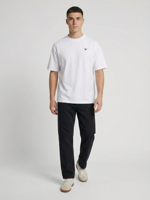 hmlGREENLAND T-SHIRT S/S, WHITE, model