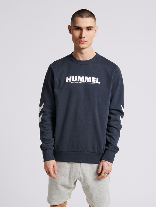 hmlLEGACY SWEATSHIRT, BLUE NIGHTS, model