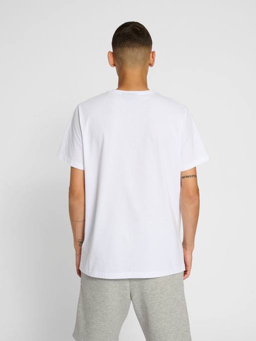 hmlCHANGE STRIPE T-SHIRTS, 9001, model