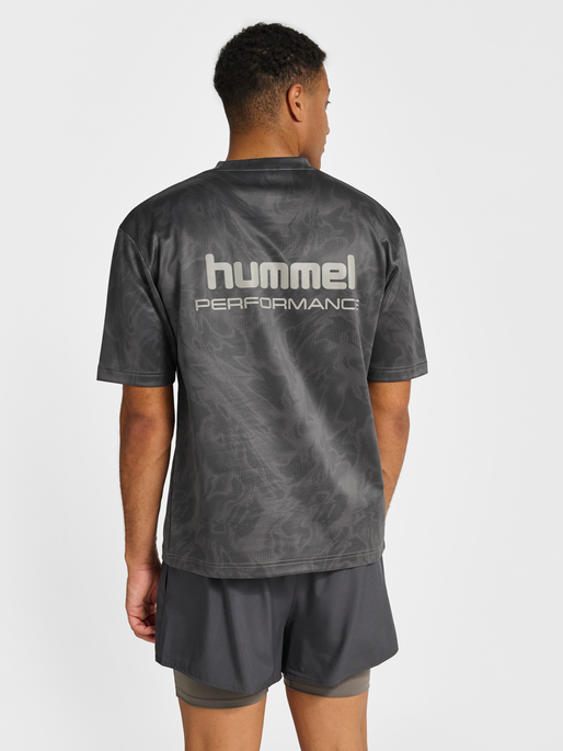 hmlHIIT AOP LOOSE T-SHIRT S/S, SHARK, model