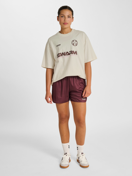 hmlLOOSE COTTON T-SHIRT S/S 23, TOFU, model