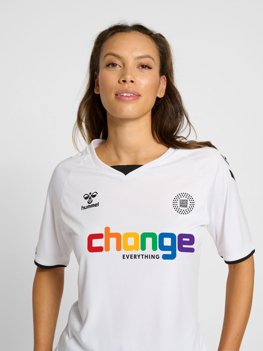 hmlCHANGE FOOTBALL JERSEY, WHITE, model