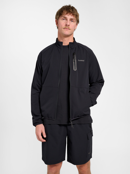 hmlTECH JACKET, BLACK, model